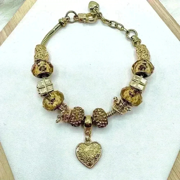 Goldie Heart Charm Bracelet - Picture 2 of 6